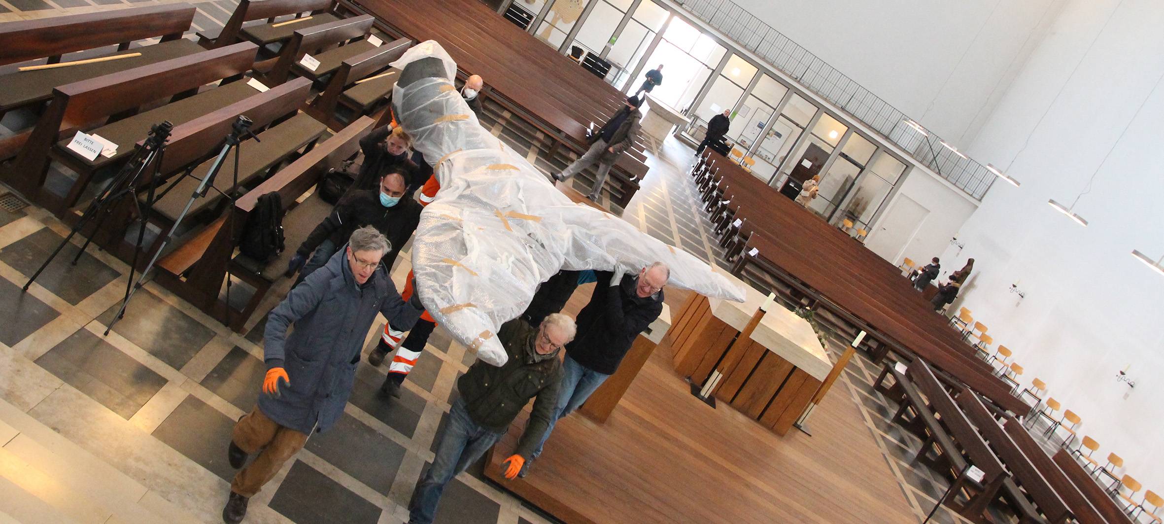 DÜLMEN: Wal-Skulptur angekommen