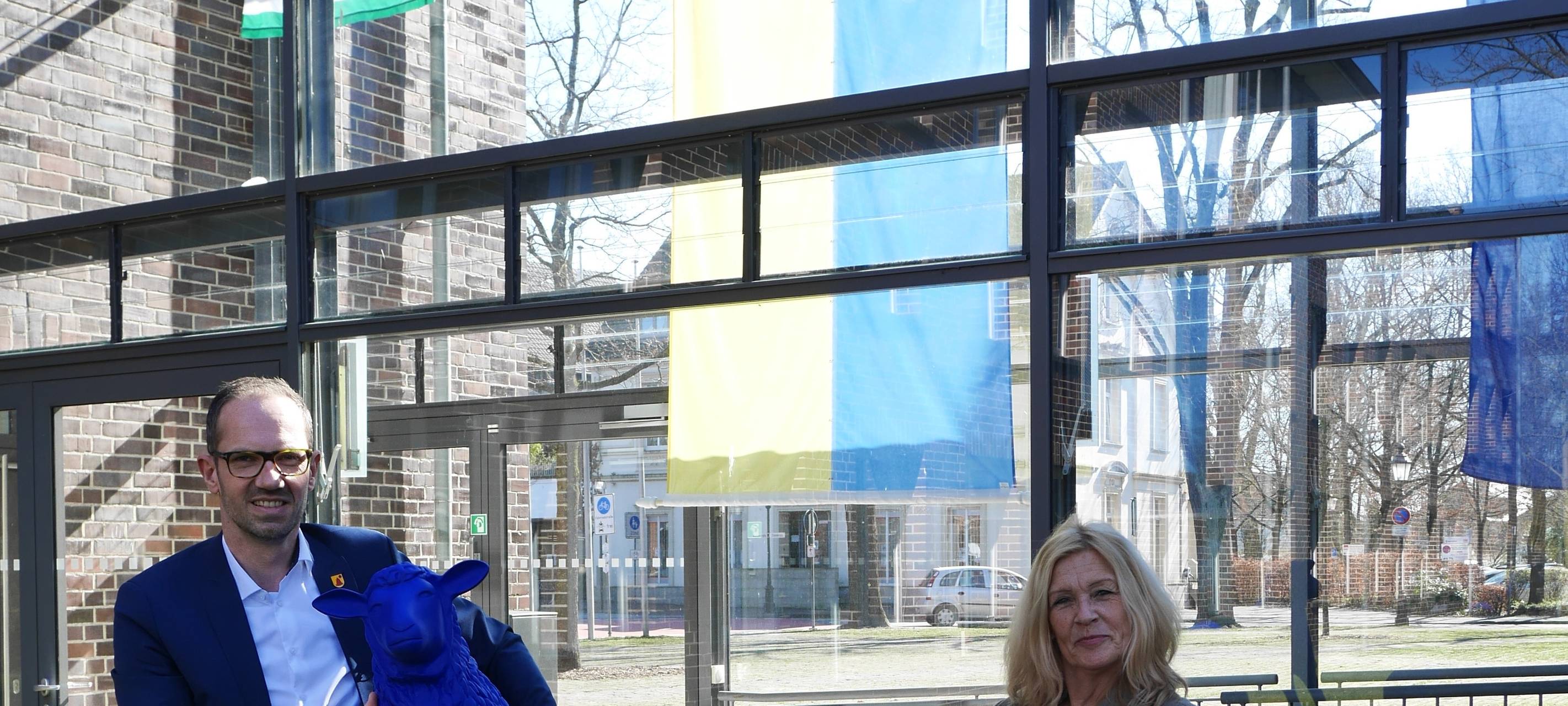 LÜDINGHAUSEN: Blaue Schafe für die Ukraine
