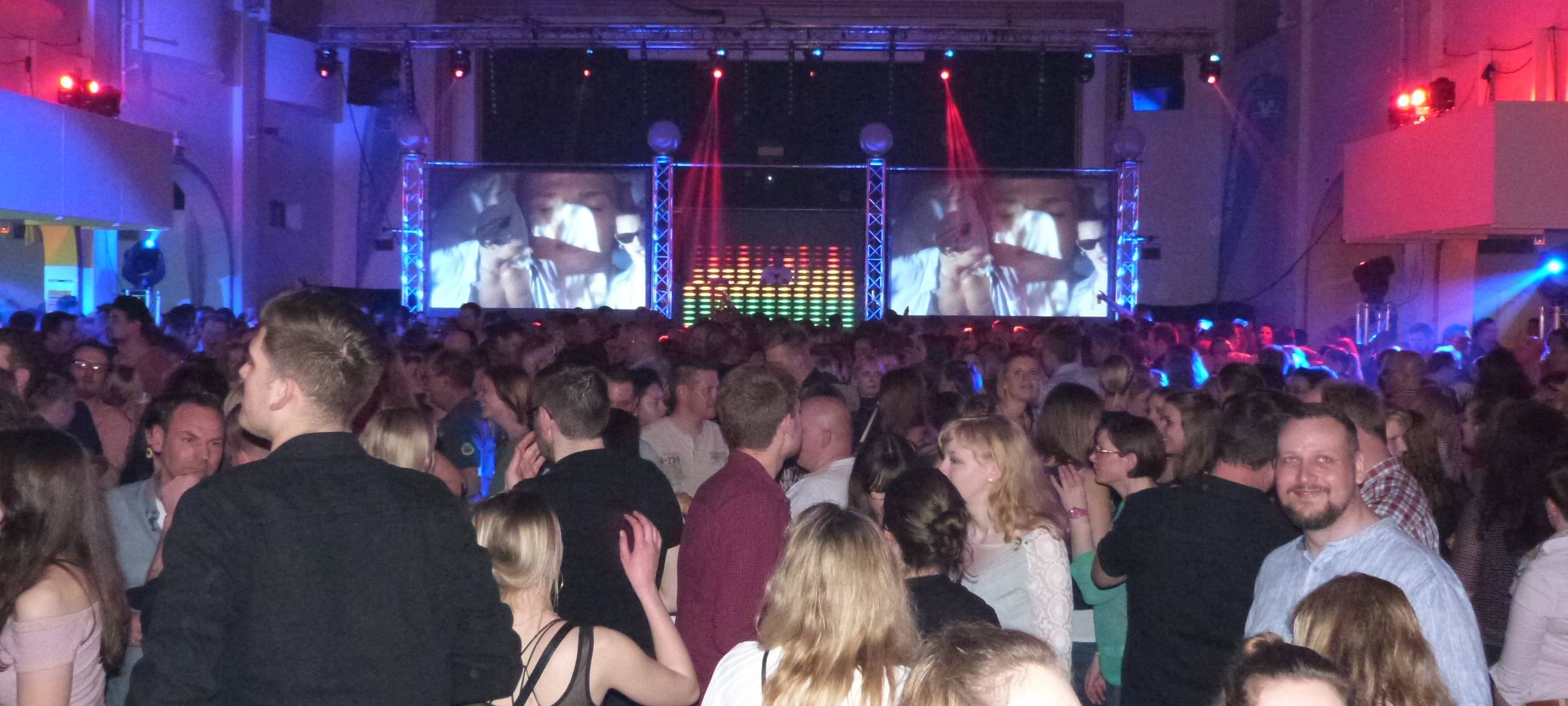 Samstag, 9. April: Die große 90er Party