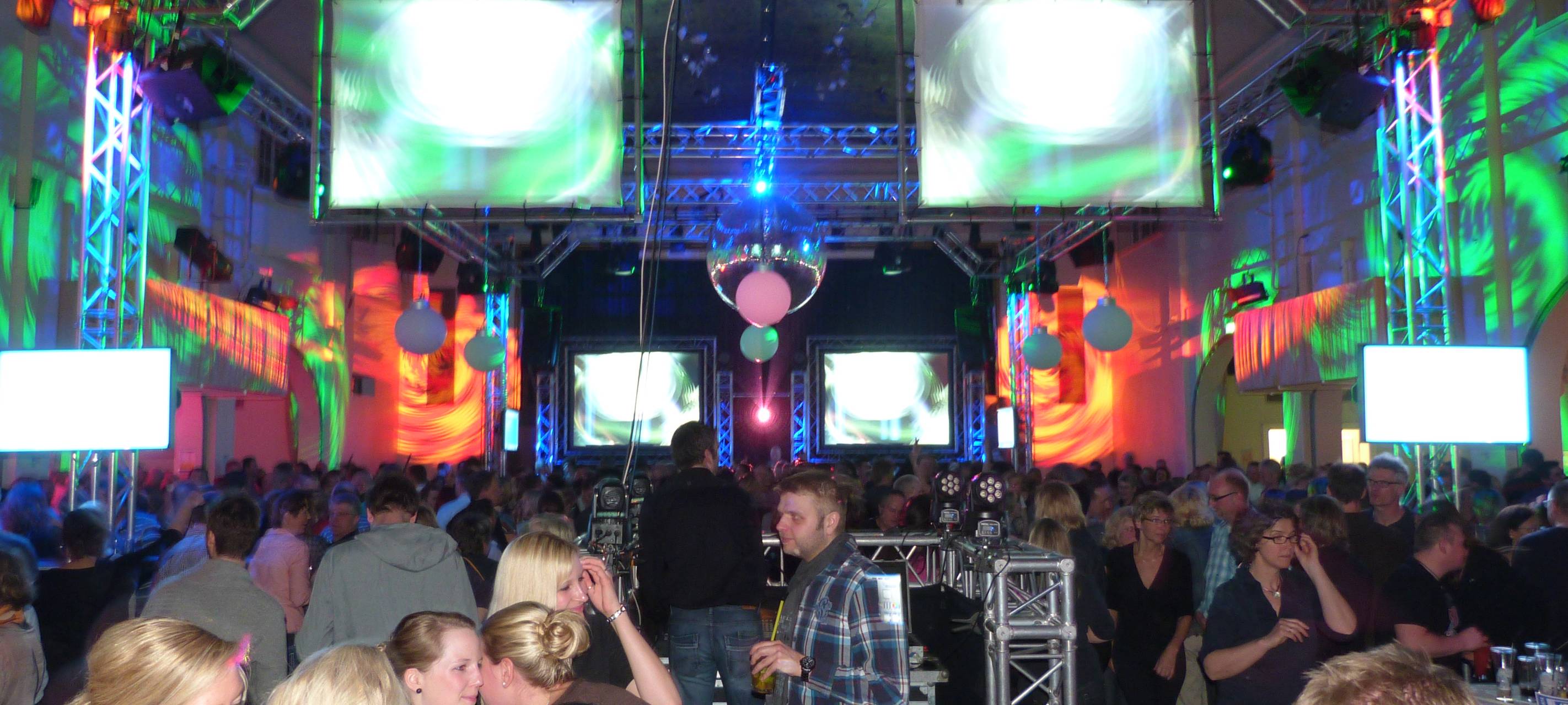 Samstag, 9. April: Die große 90er Party