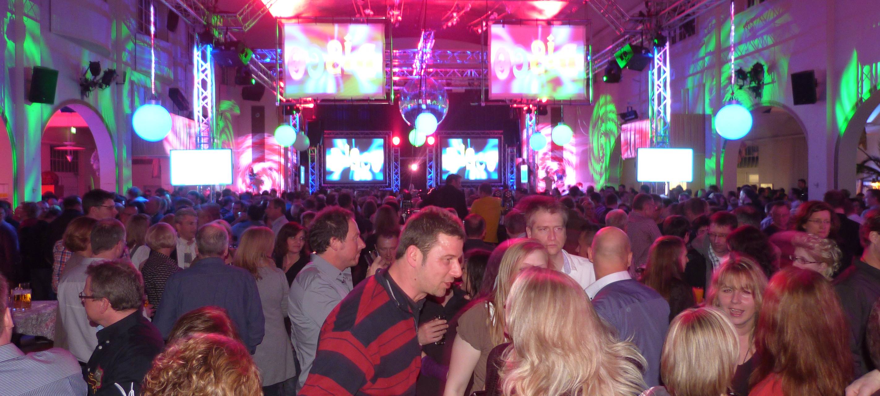 Samstag, 9. April: Die große 90er Party