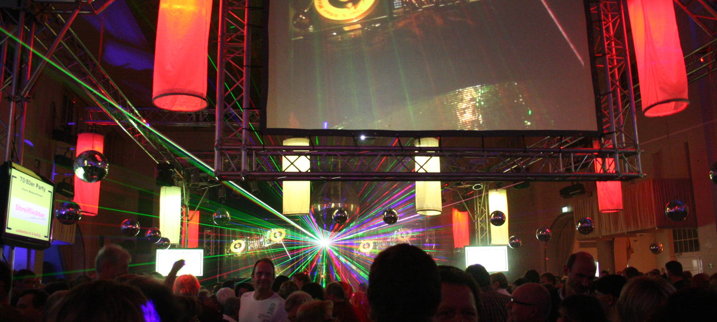 Samstag, 9. April: Die große 90er Party
