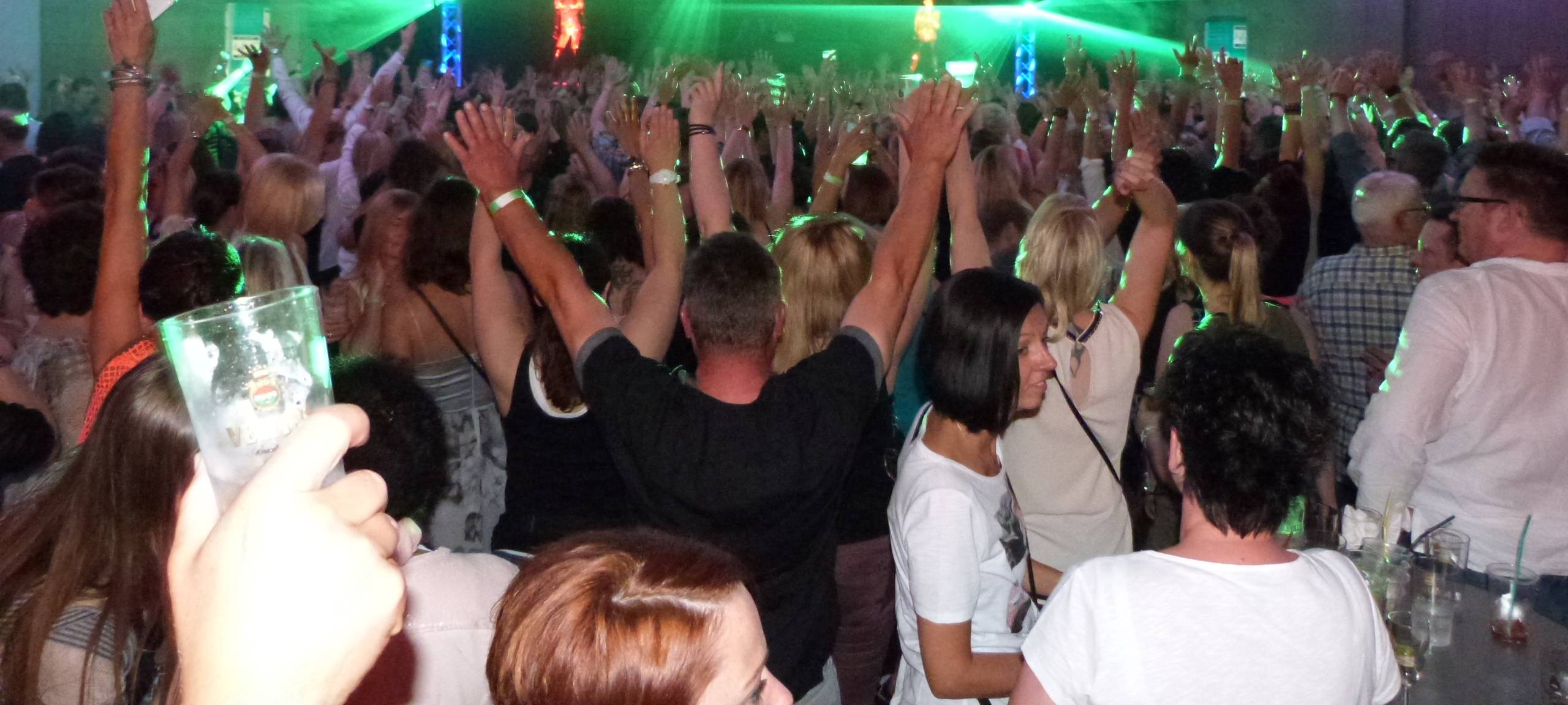 Samstag, 9. April: Die große 90er Party