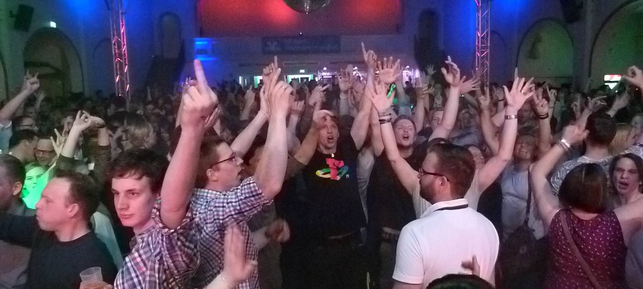 Samstag, 9. April: Die große 90er Party