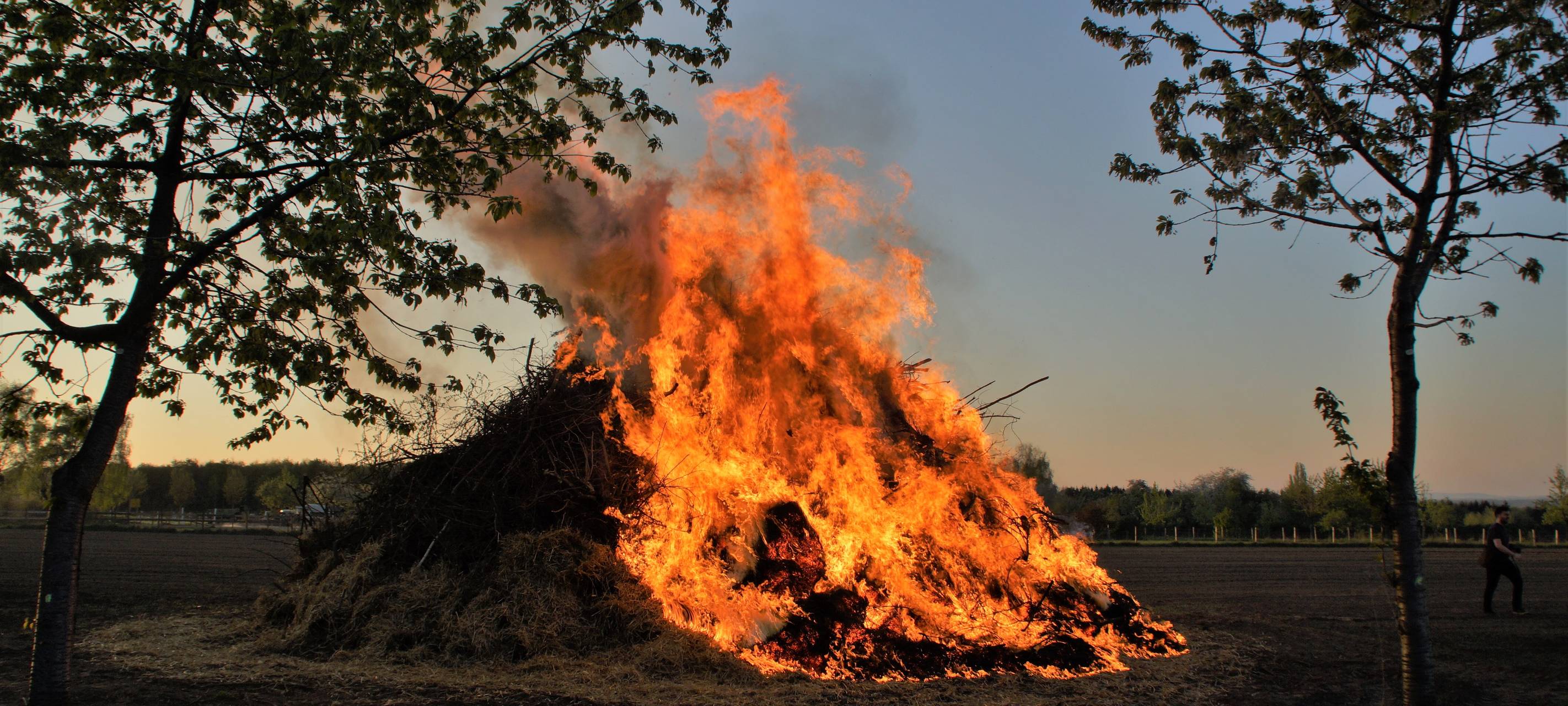 KREIS: Vorbereitungen für Osterfeuer