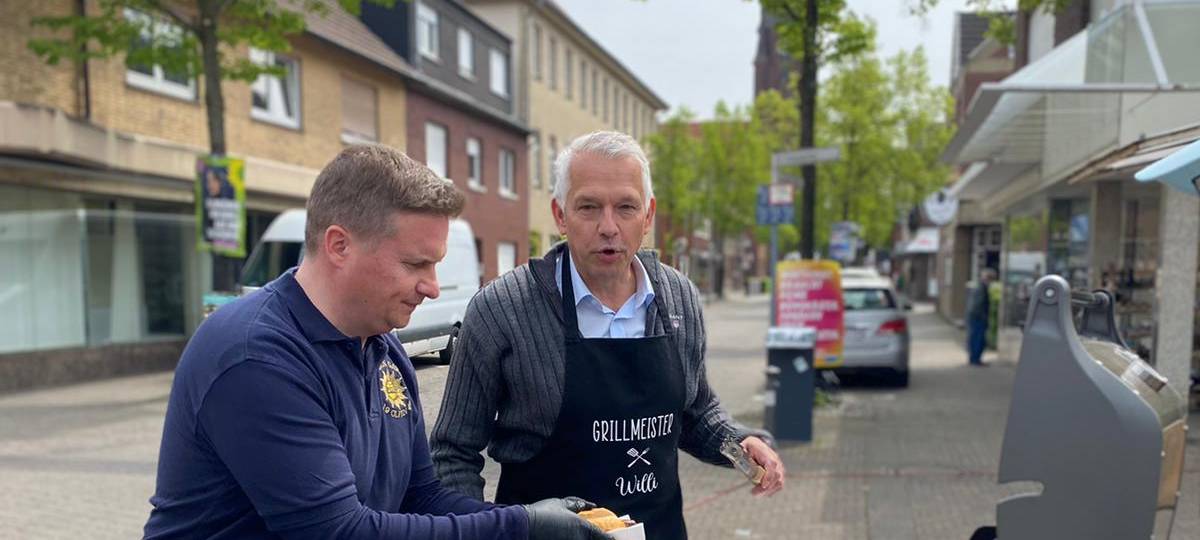 Olfens Bürgermeister am Grill