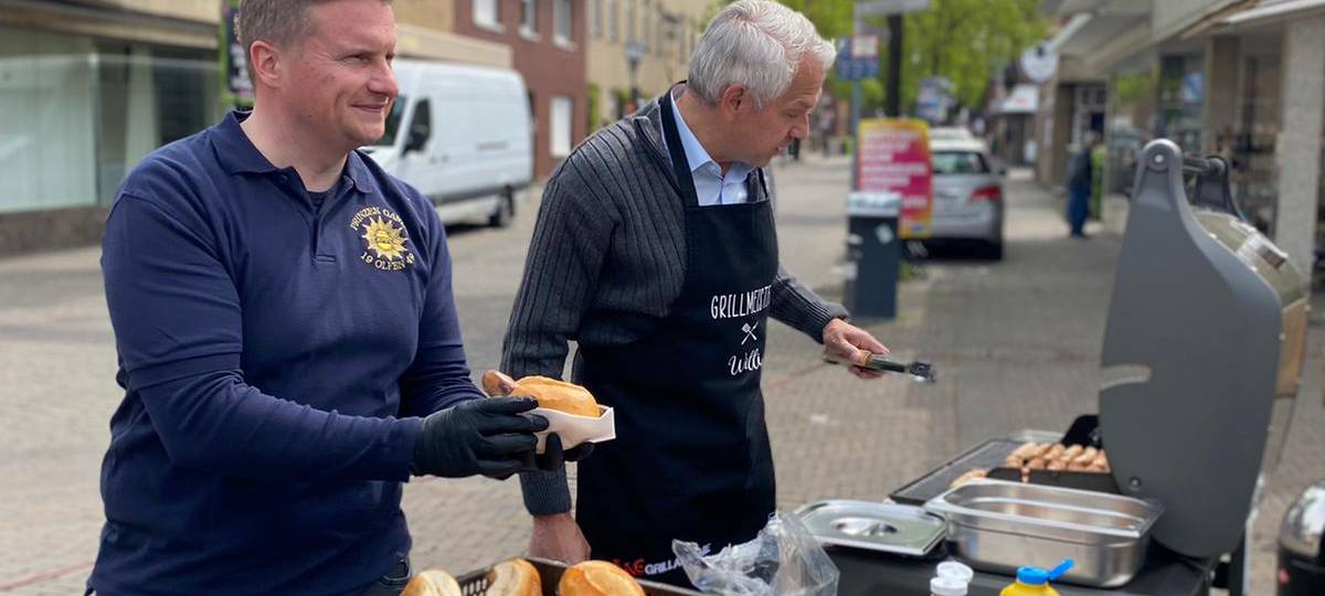 Olfens Bürgermeister am Grill