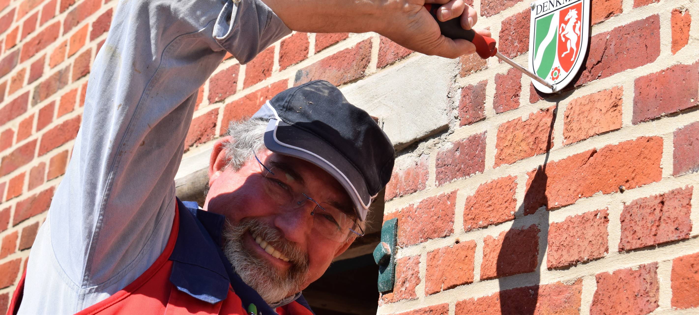 NOTTULN: Denkmalschutz-Plakette für Mühle