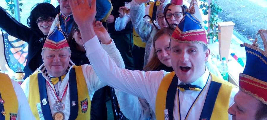 OLFEN: Karnevalsumzug Am Nachmittag, Party am Abend