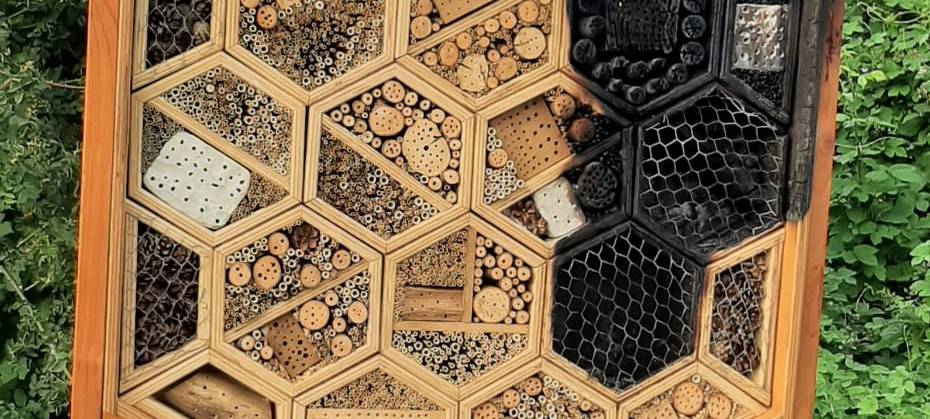 SEPPENRADE: Kaputtes Insektenhotel