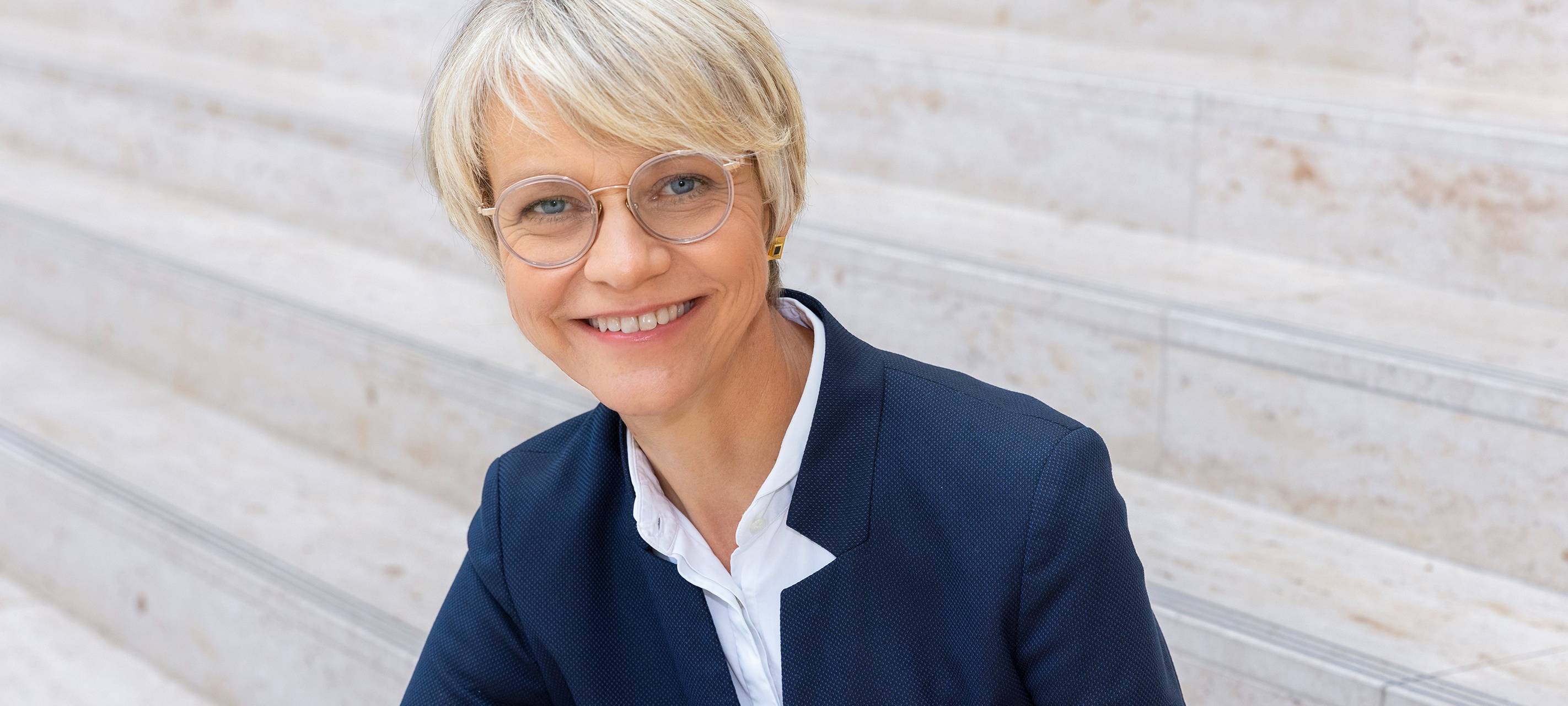 NRW-Schulministerin Dorothee Feller im Interview