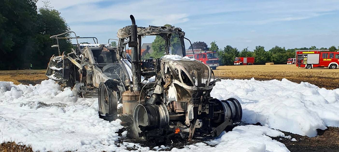 NORDKIRCHEN & BÖSENSELL: Landmaschinen in Brand, Feuerwehren im Einsatz