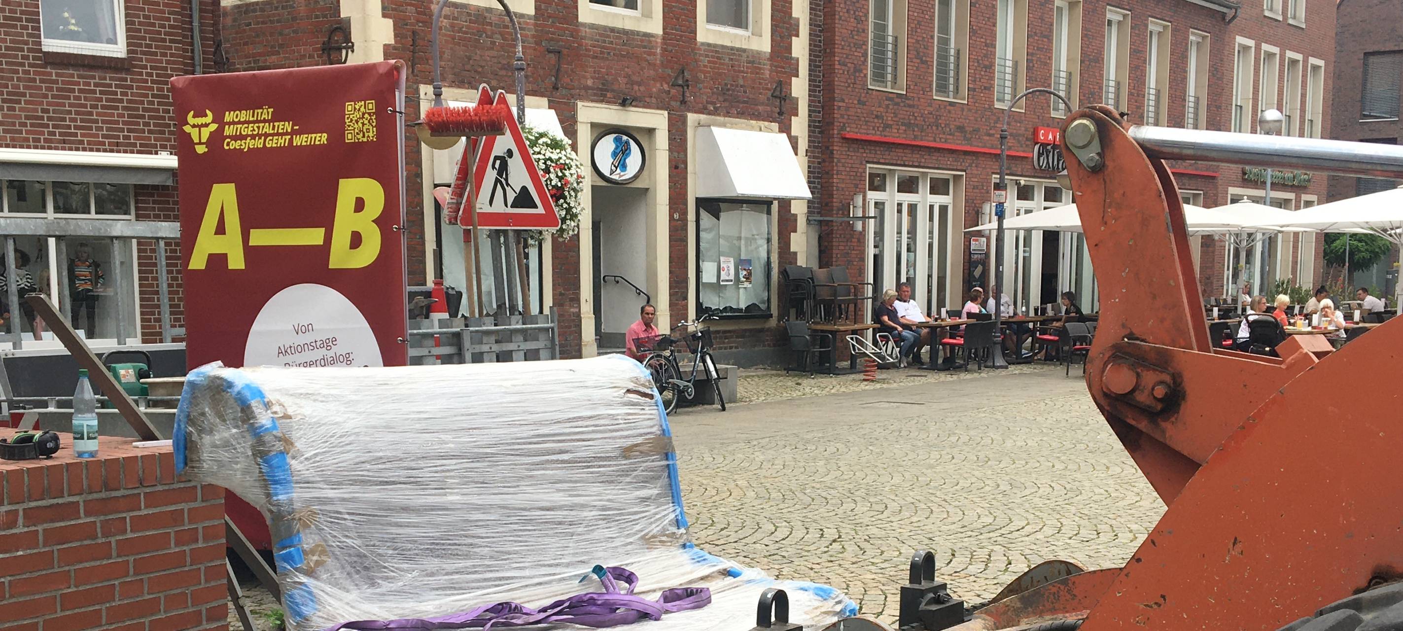 COESFELD: Neue Sitzbank auf dem Marktplatz