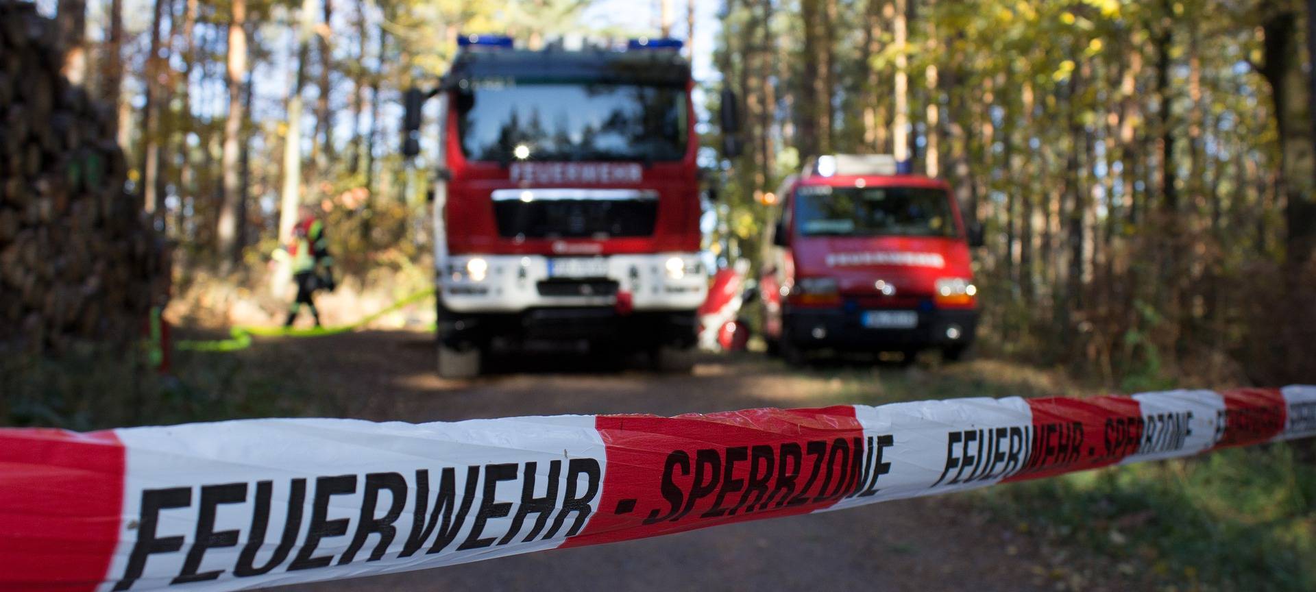 HAUSDÜLMEN: Waldstück am Campingplatz in Flammen