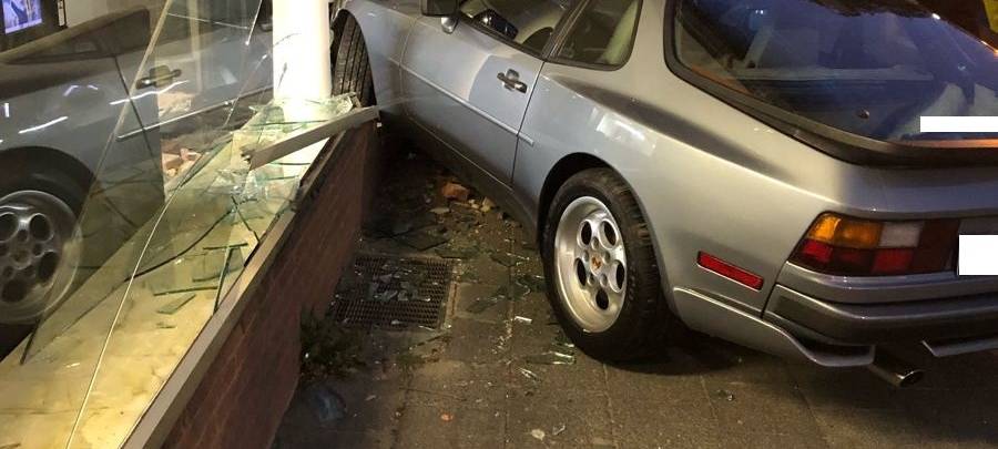 DÜLMEN: Auto fährt in Imbiss