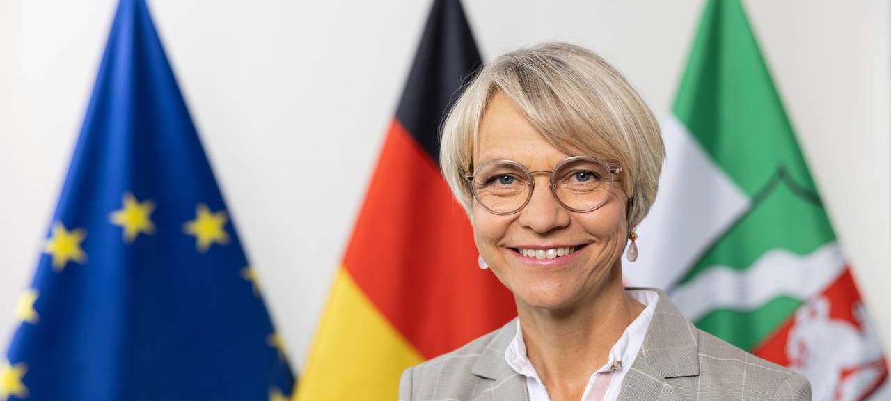 NOTTULN: NRW-Schulministerin zu Besuch