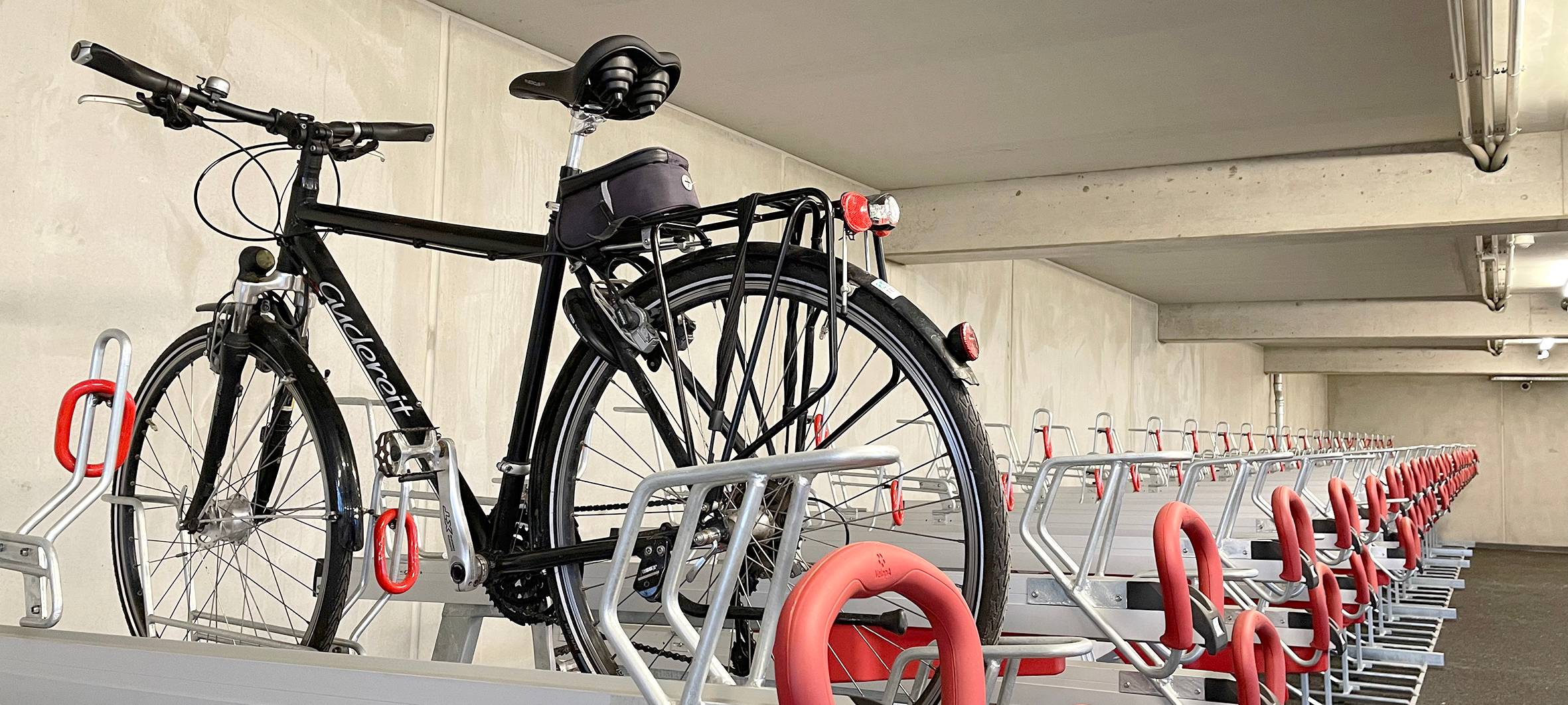 DÜLMEN: Fahrradparkhaus am Bahnhof eröffnet