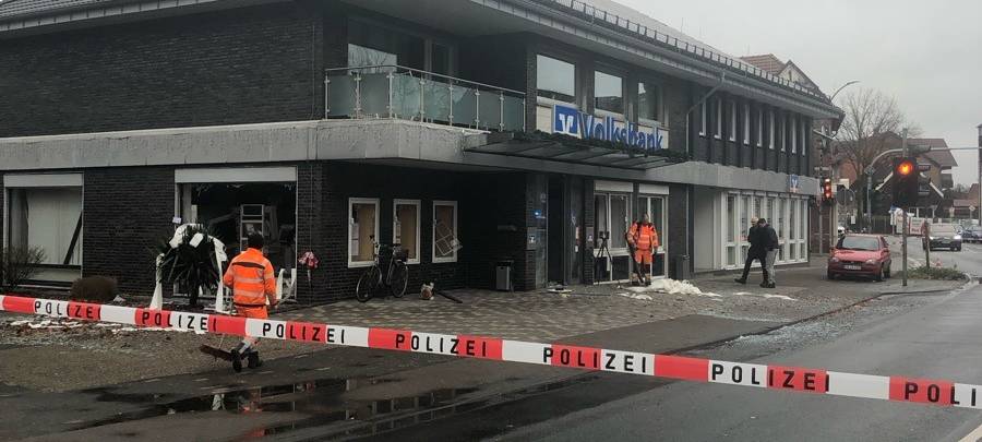 BULDERN: Gesprengte Volksbank-Filiale startet Notbetrieb