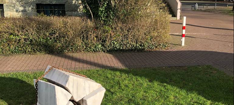 DÜLMEN: Skulptur beschädigt