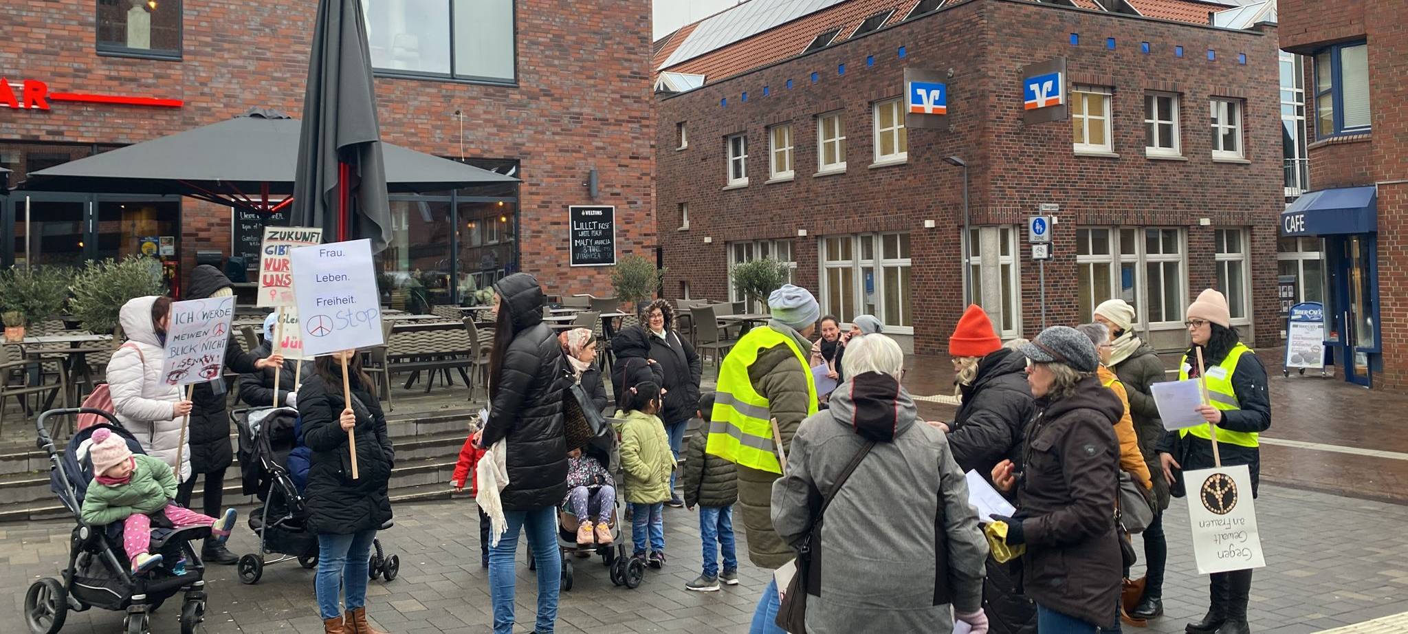 DÜLMEN: Demo am Weltfrauentag