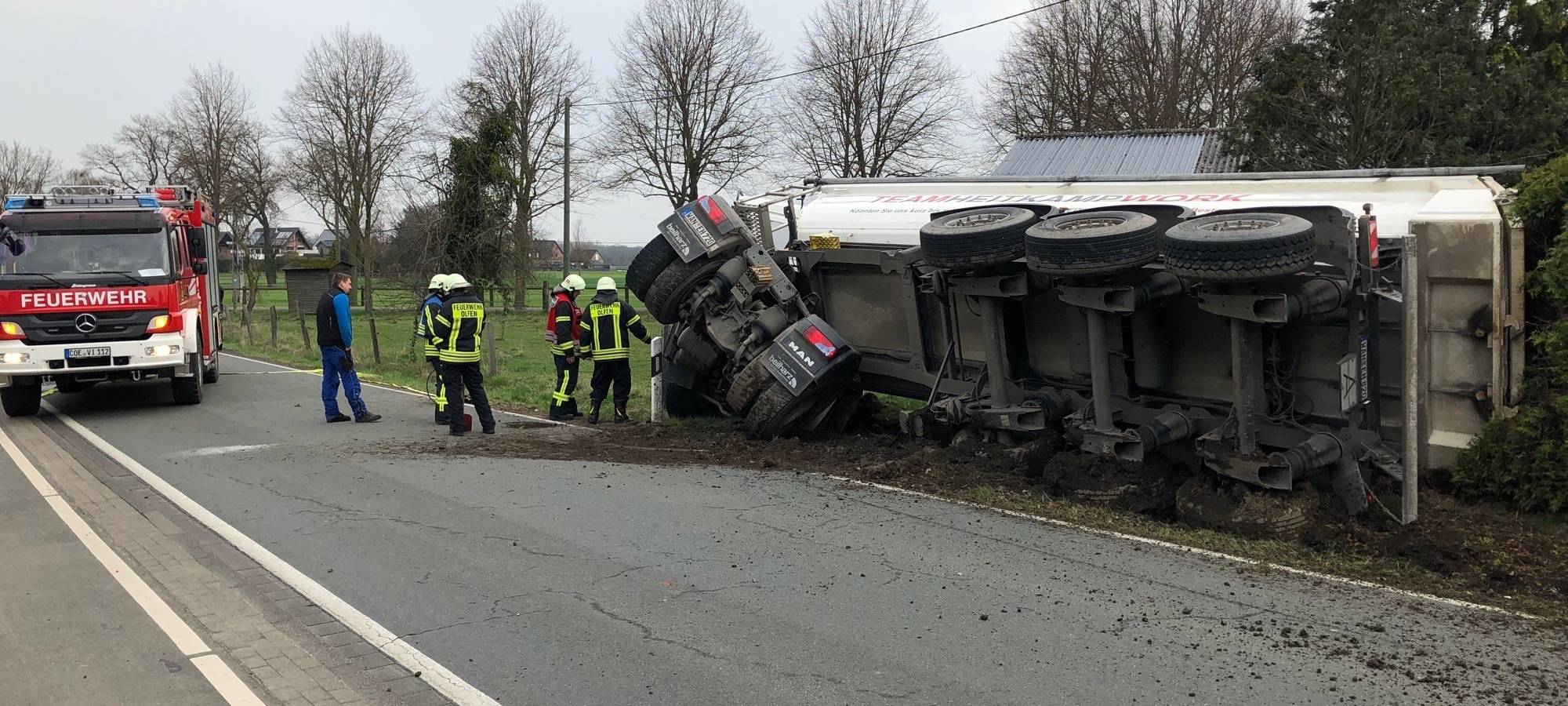 VINNUM: Straße nach Unfall gesperrt