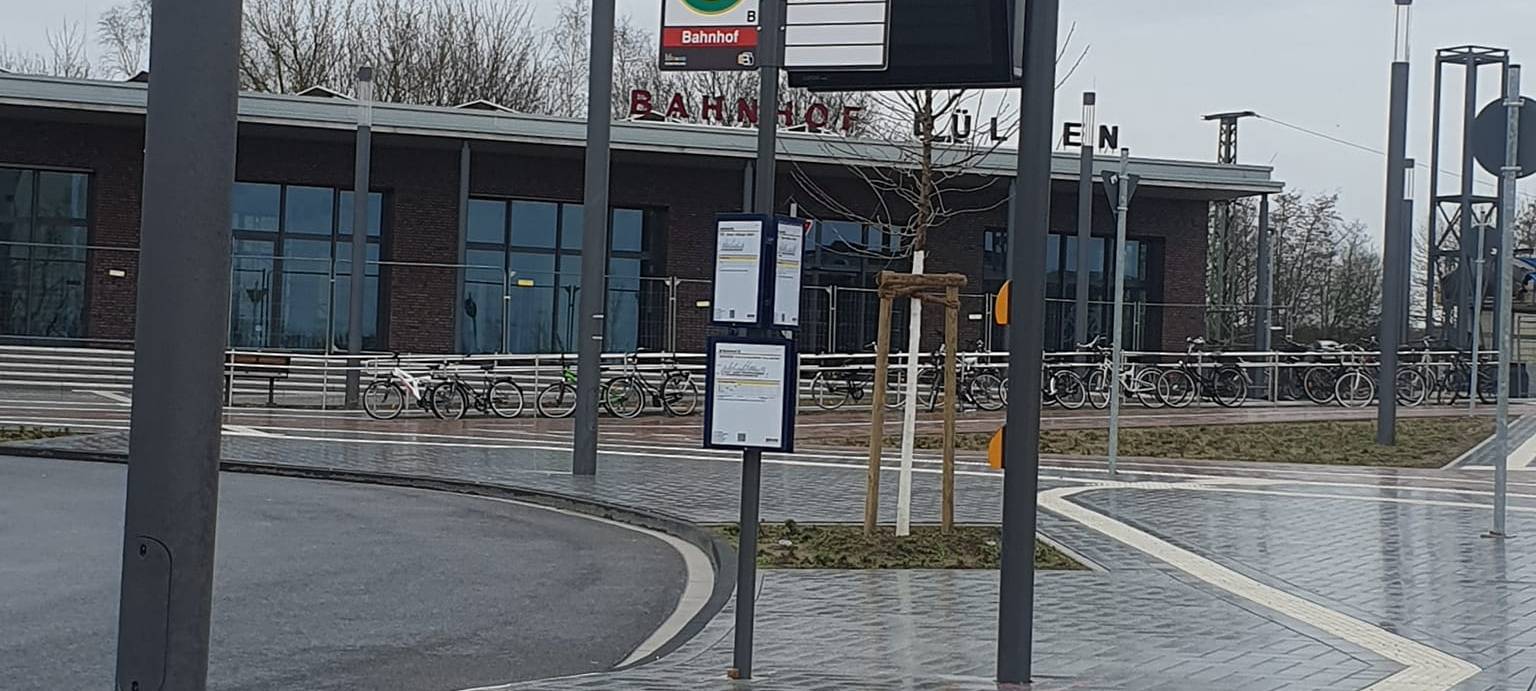 DÜLMEN: Schilder-Probleme am Bahnhof