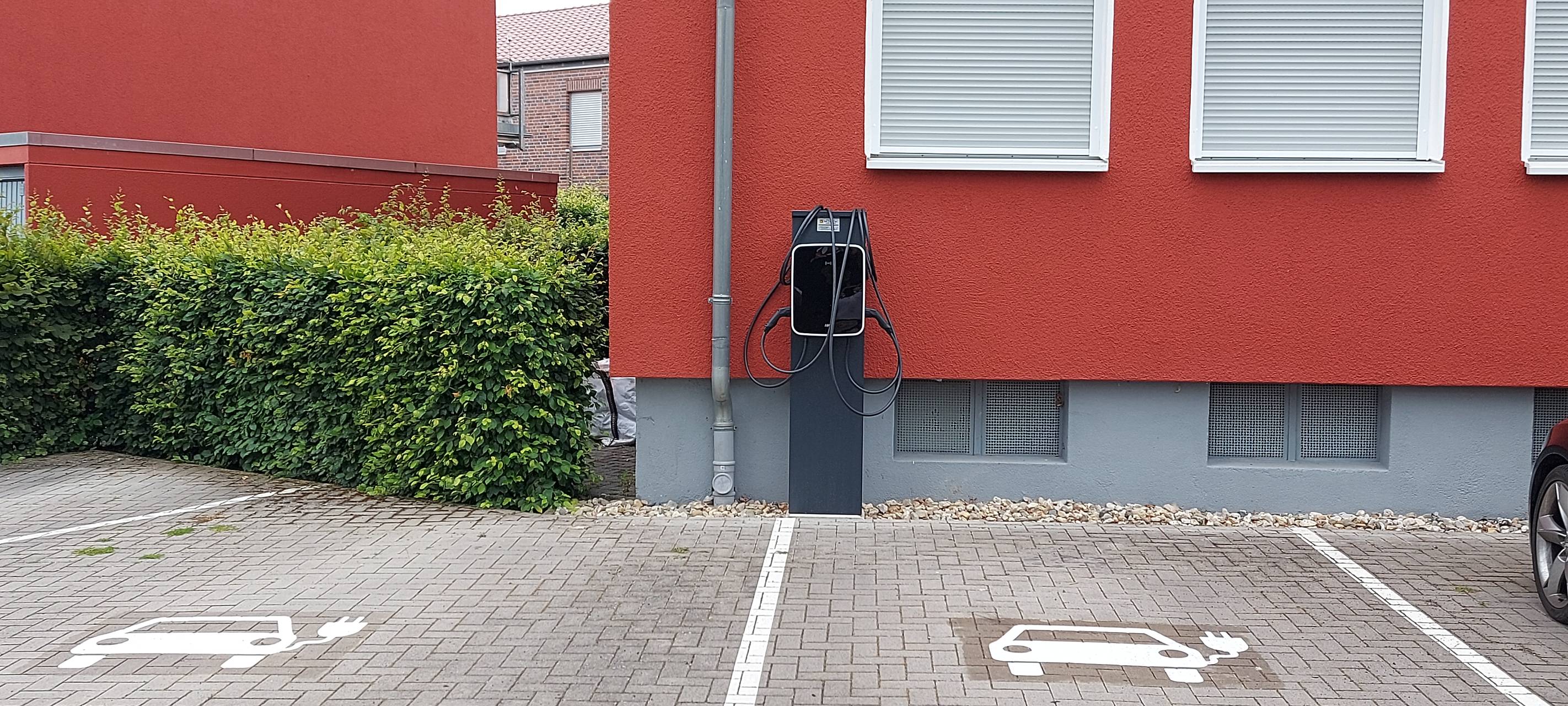 KREIS: Neue E-Ladestationen