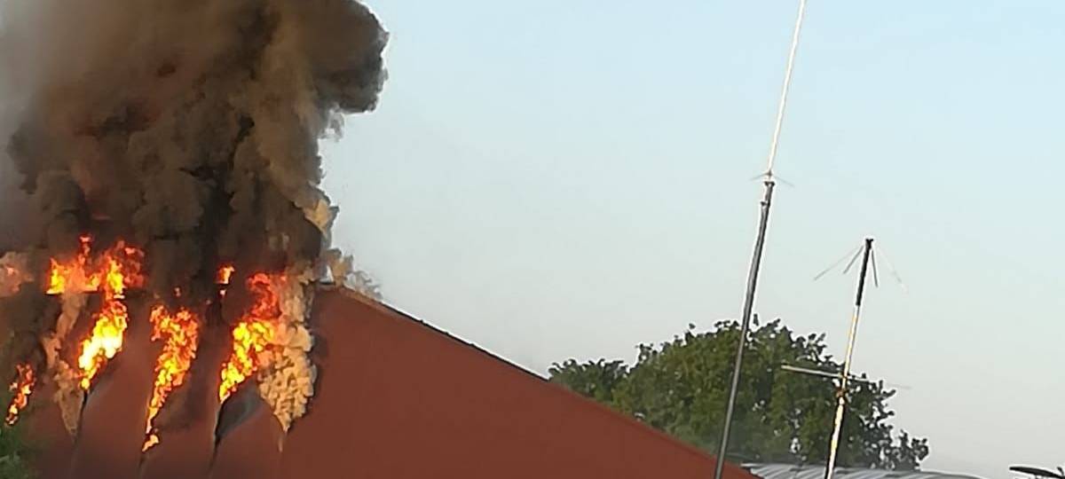 LETTE: Lagerhalle brennt