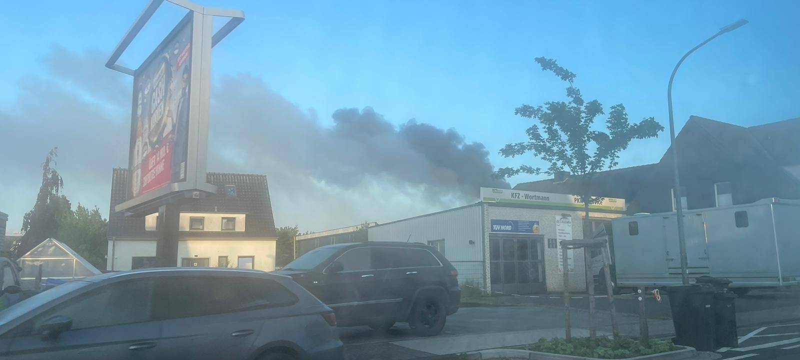 LETTE: Lagerhalle brennt