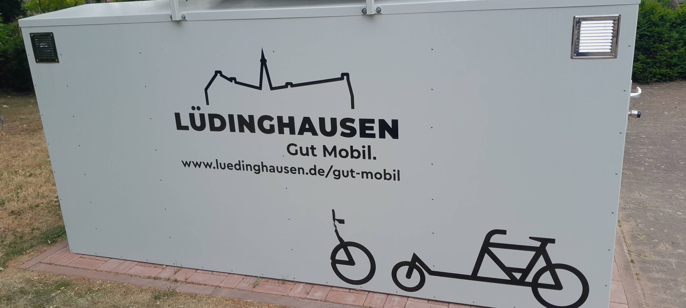 LÜDINGHAUSEN: Bäume gefällt und Lastenradbox beschädigt