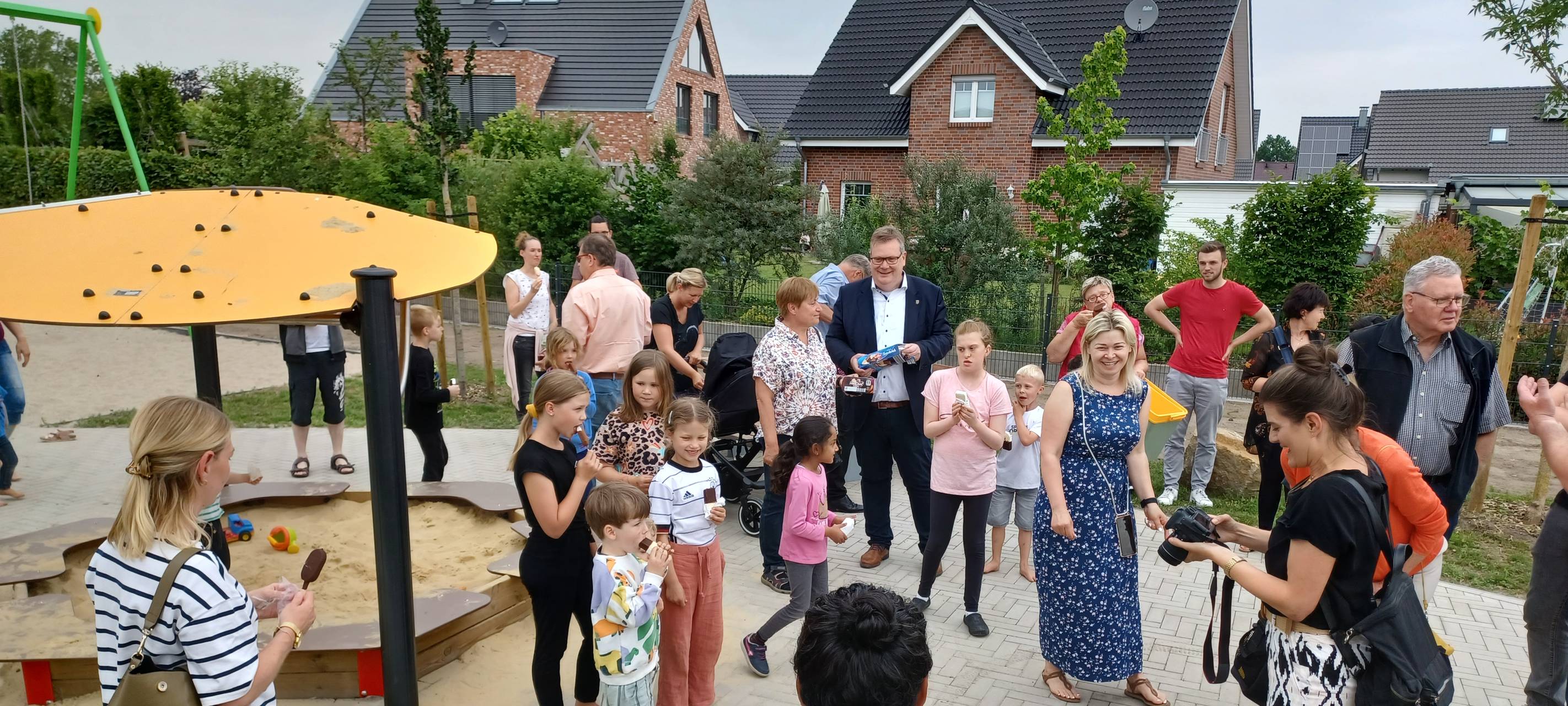 ASCHEBERG: Neuer Spielplatz eröffnet