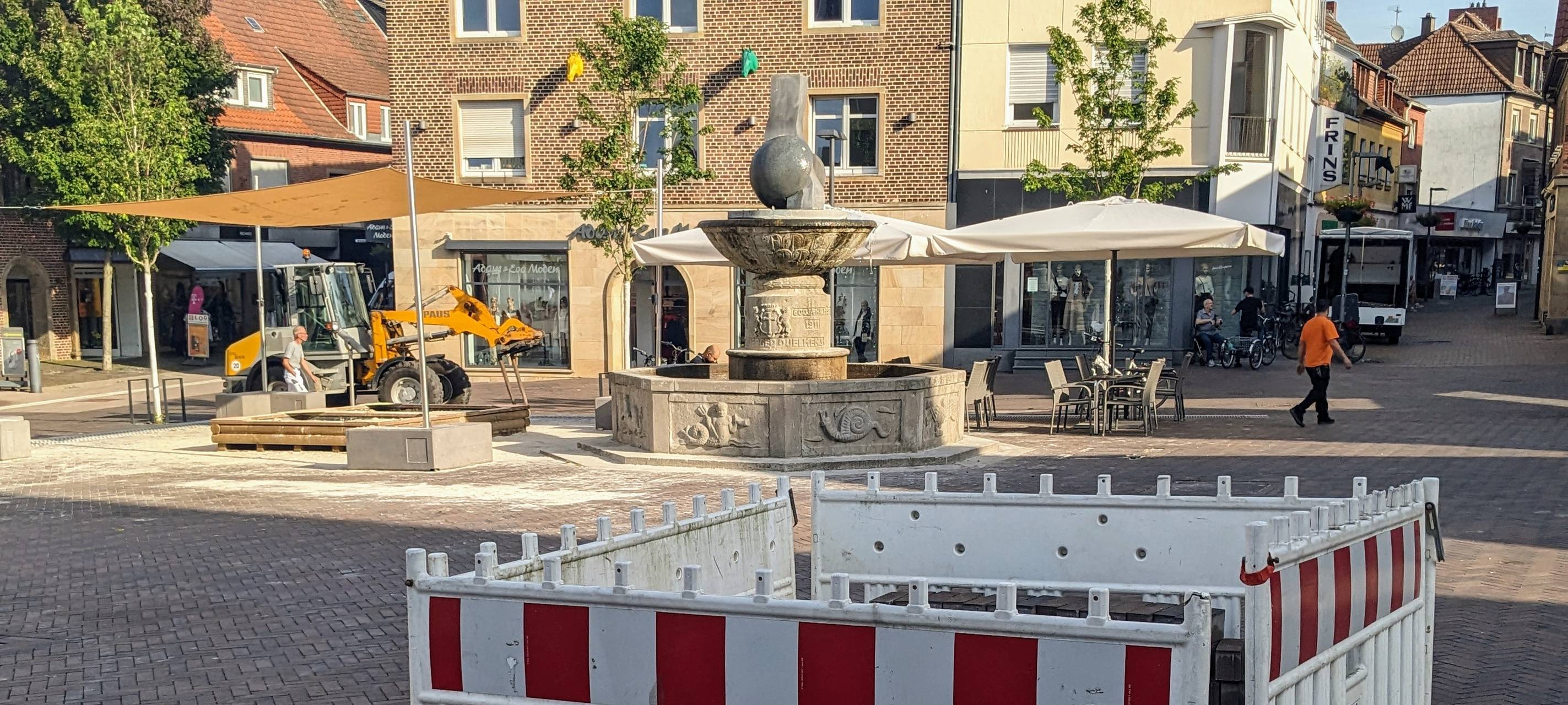 DÜLMEN: Schwengelpumpe auf Marktplatz