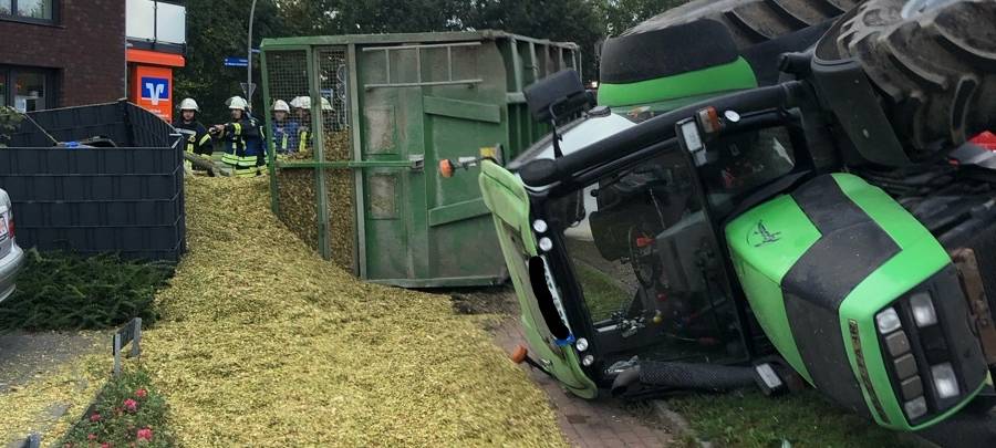 HOLTWICK: Trecker umgekippt