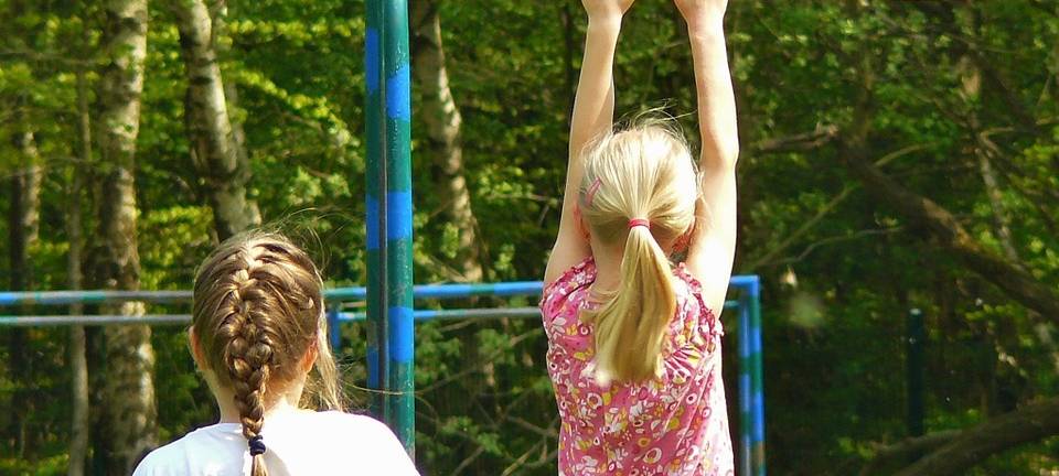 Scherben auf Spielplatz