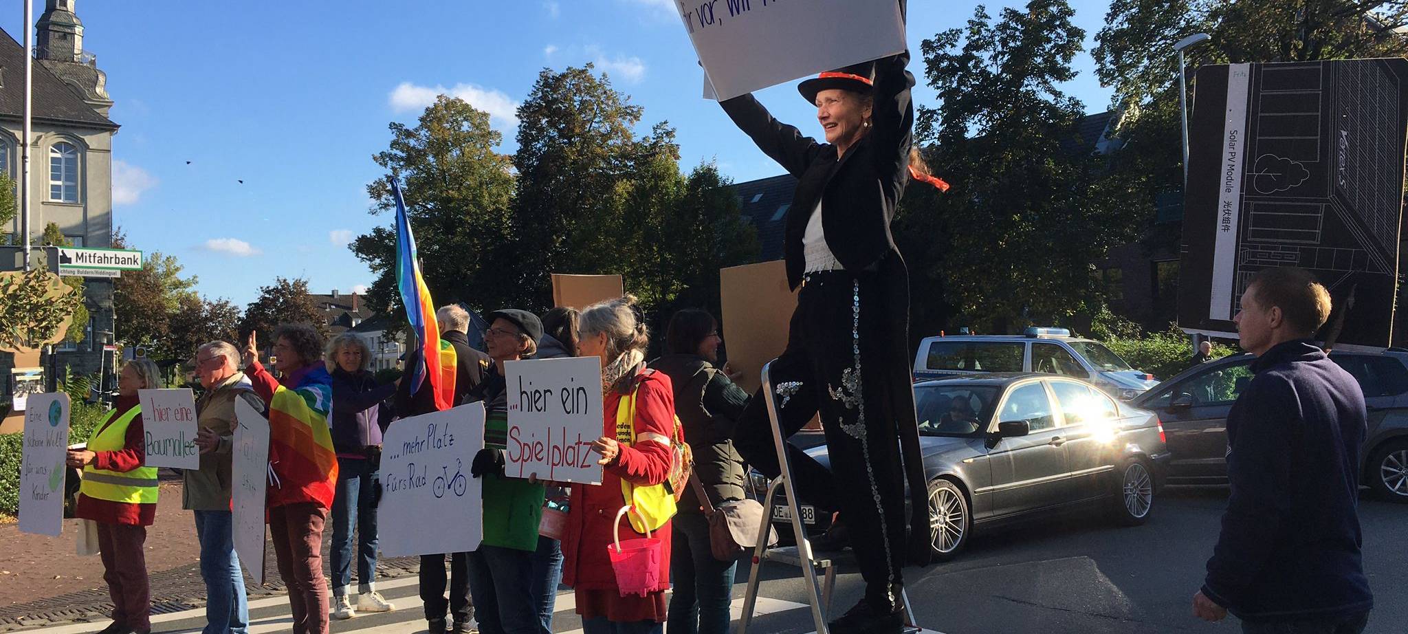DÜLMEN: Klimaaktivisten blockieren Münsterstraße