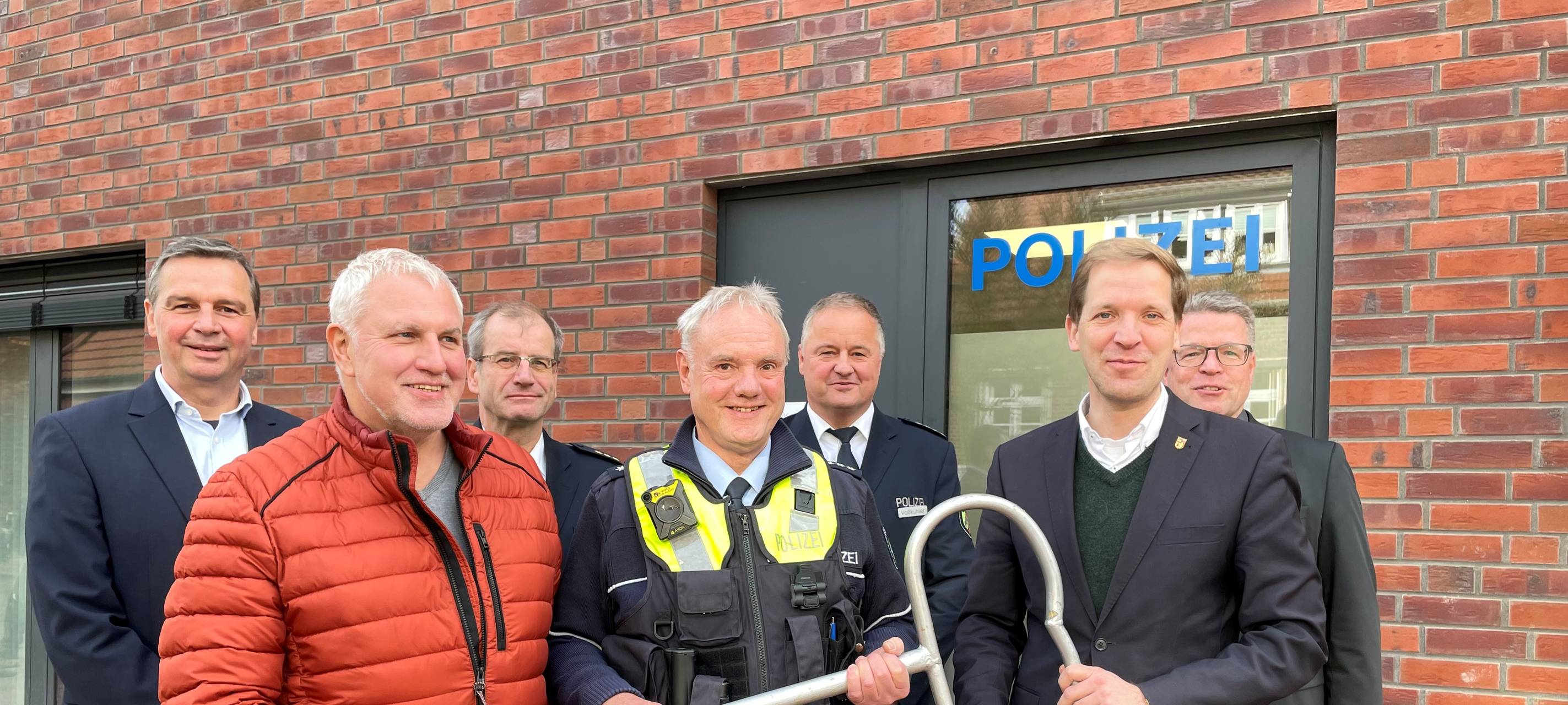 ROSENDAHL: Polizei in Neubau
