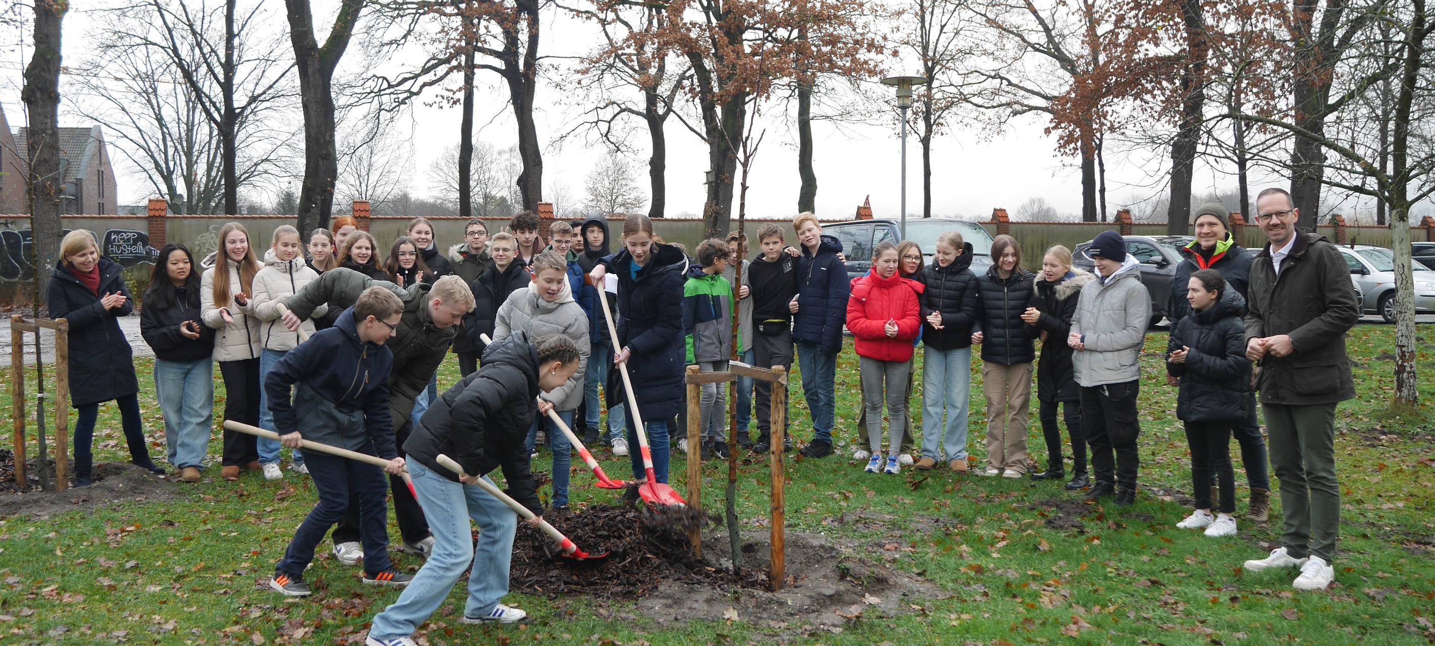 LÜDINGHAUSEN: Baumpflanzaktion