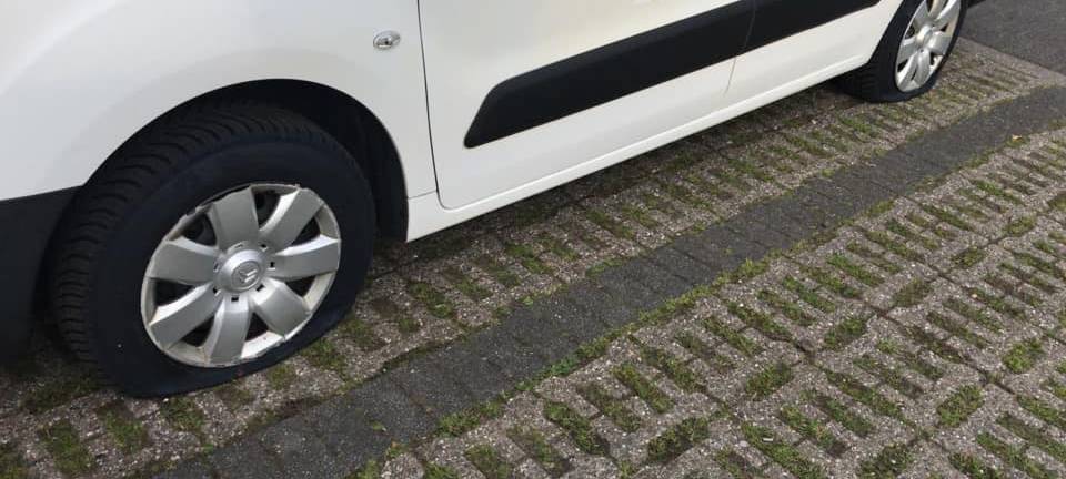 Neun Mal Autoreifen zerstochen