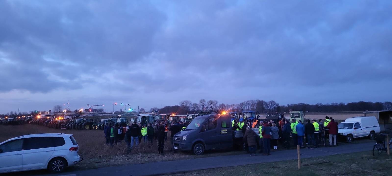 DÜLMEN: Trecker-Mahnwache