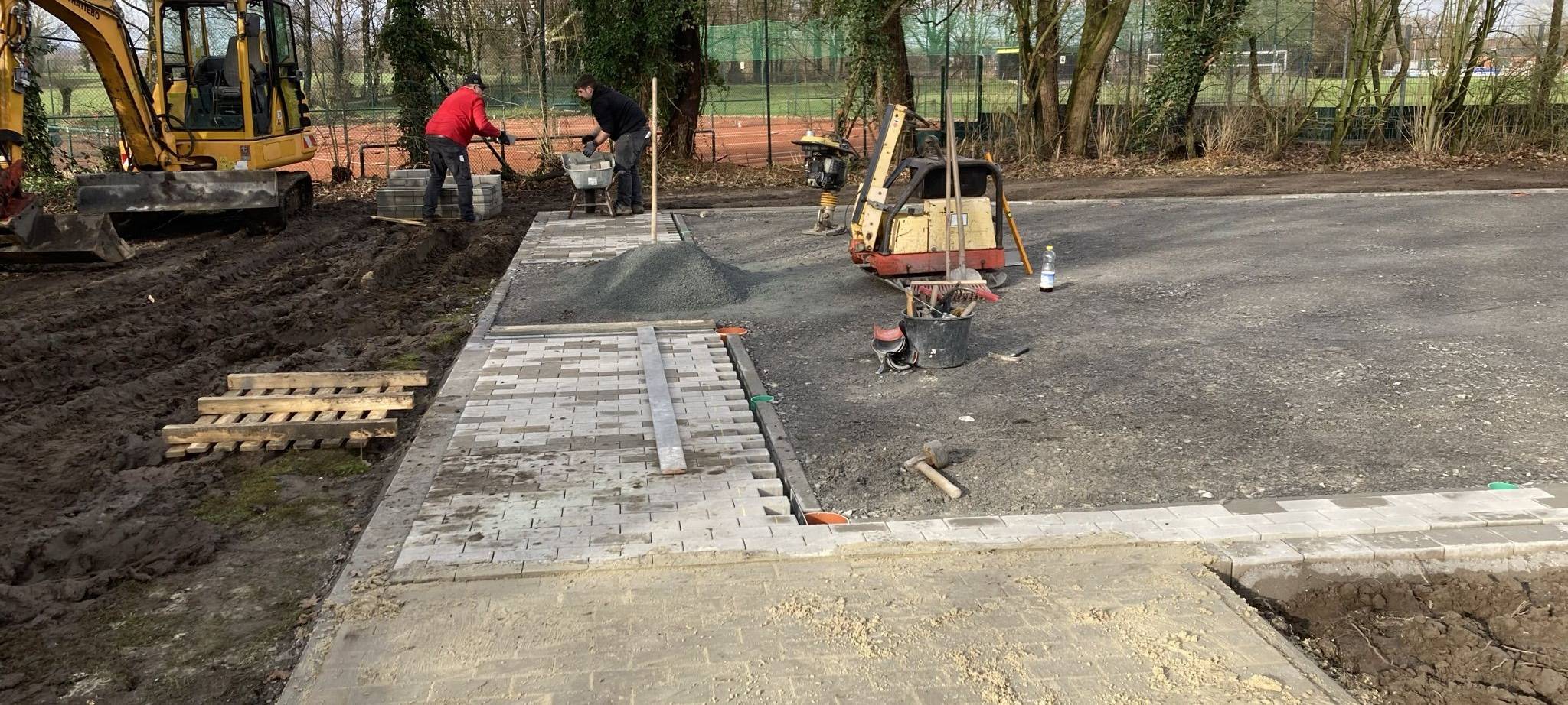BÖSENSELL: Soccer-Court in Arbeit