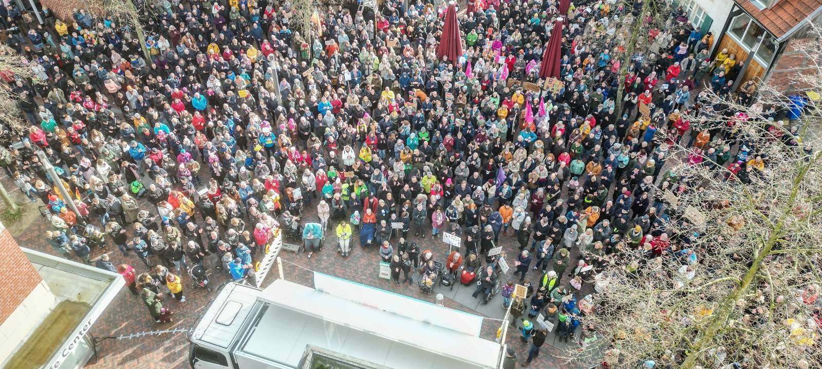 SENDEN: Friedliche Demo gegen Rechts