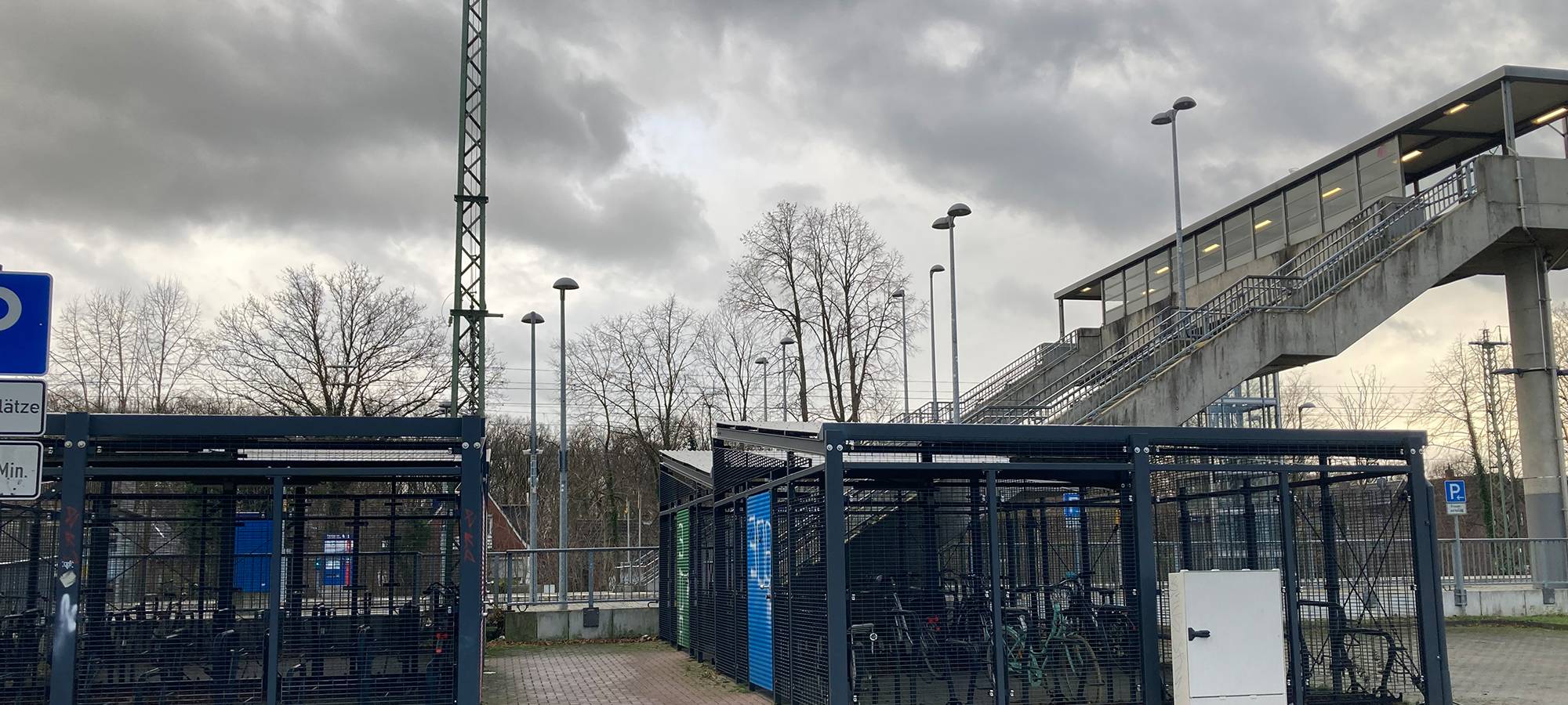 APPELHÜLSEN: Arbeiten an Fahrradboxen