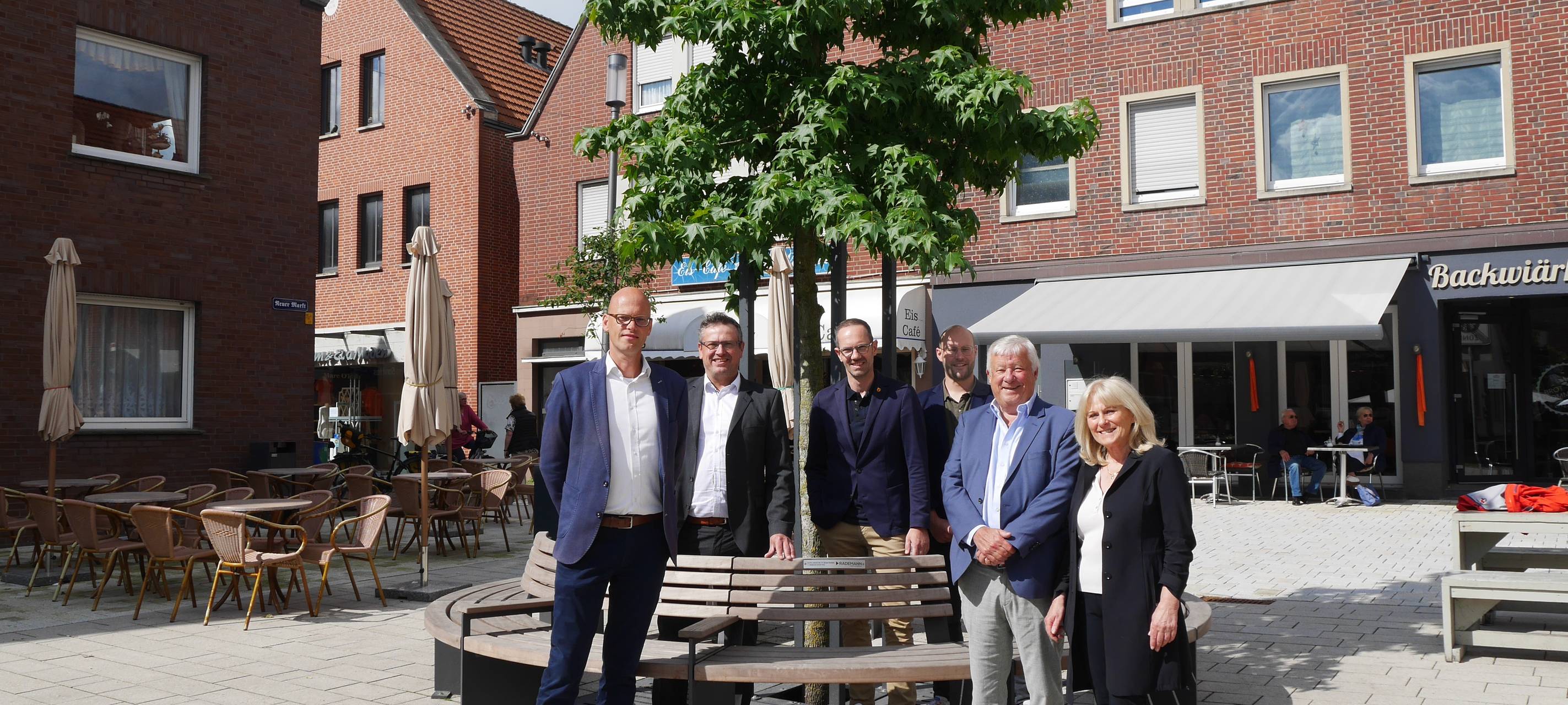 LÜDINGHAUSEN: Rundbank eingeweiht