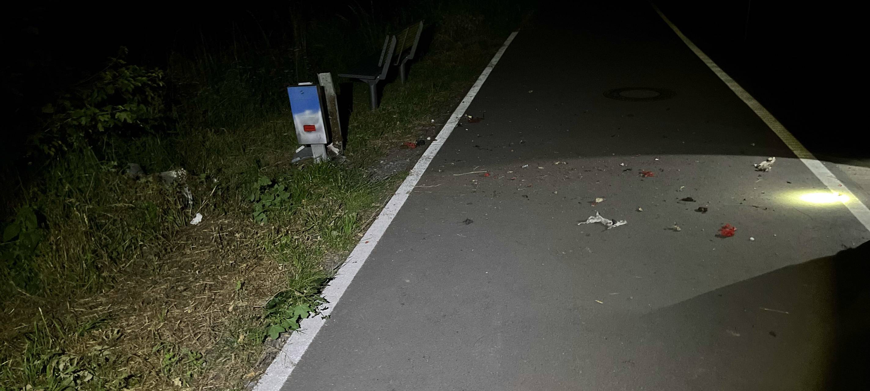 OLFEN: Gesprengter Papierkorb