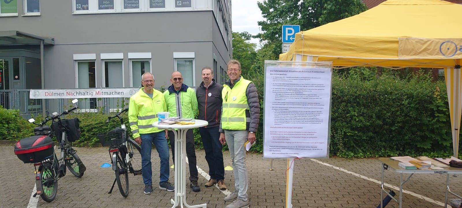 DÜLMEN: Fahrrad-Aktivisten vor Ärztehaus