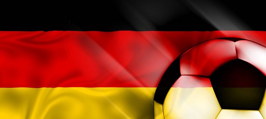 13-Jähriger singt Nationalhymne