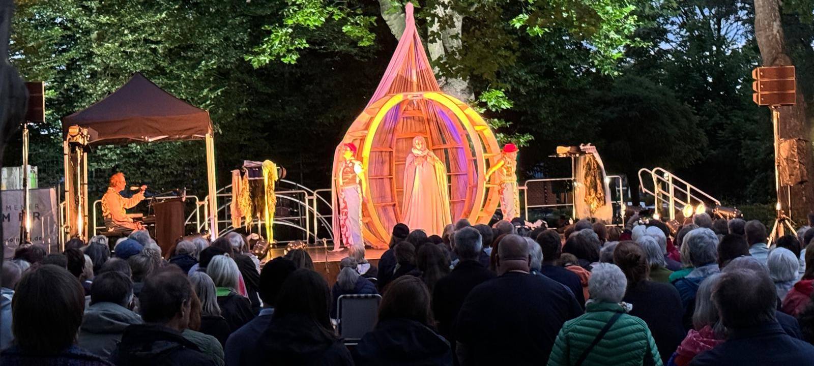 DÜLMEN: Abbruch des Straßentheaters