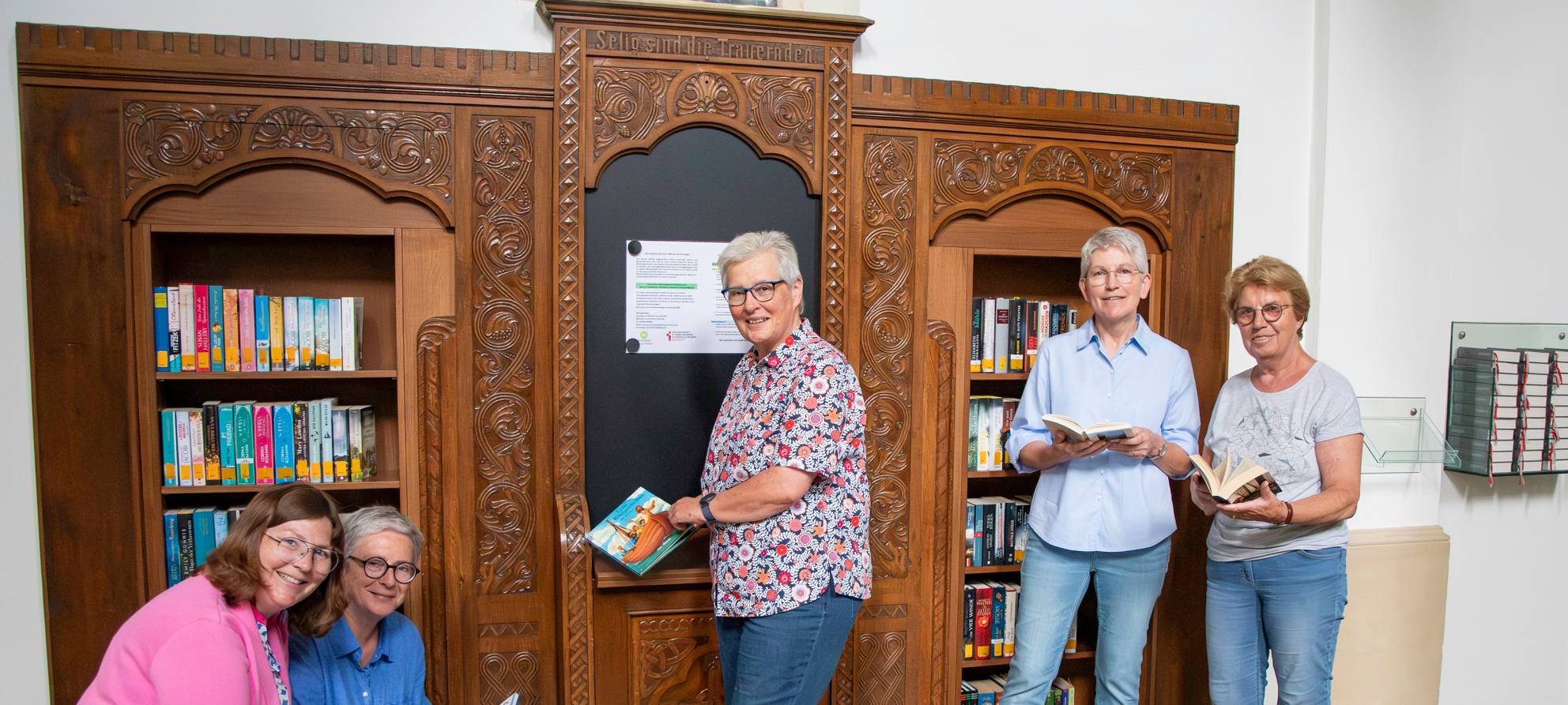 HIDDINGSEL: Beichtstuhl zum Bücherregal