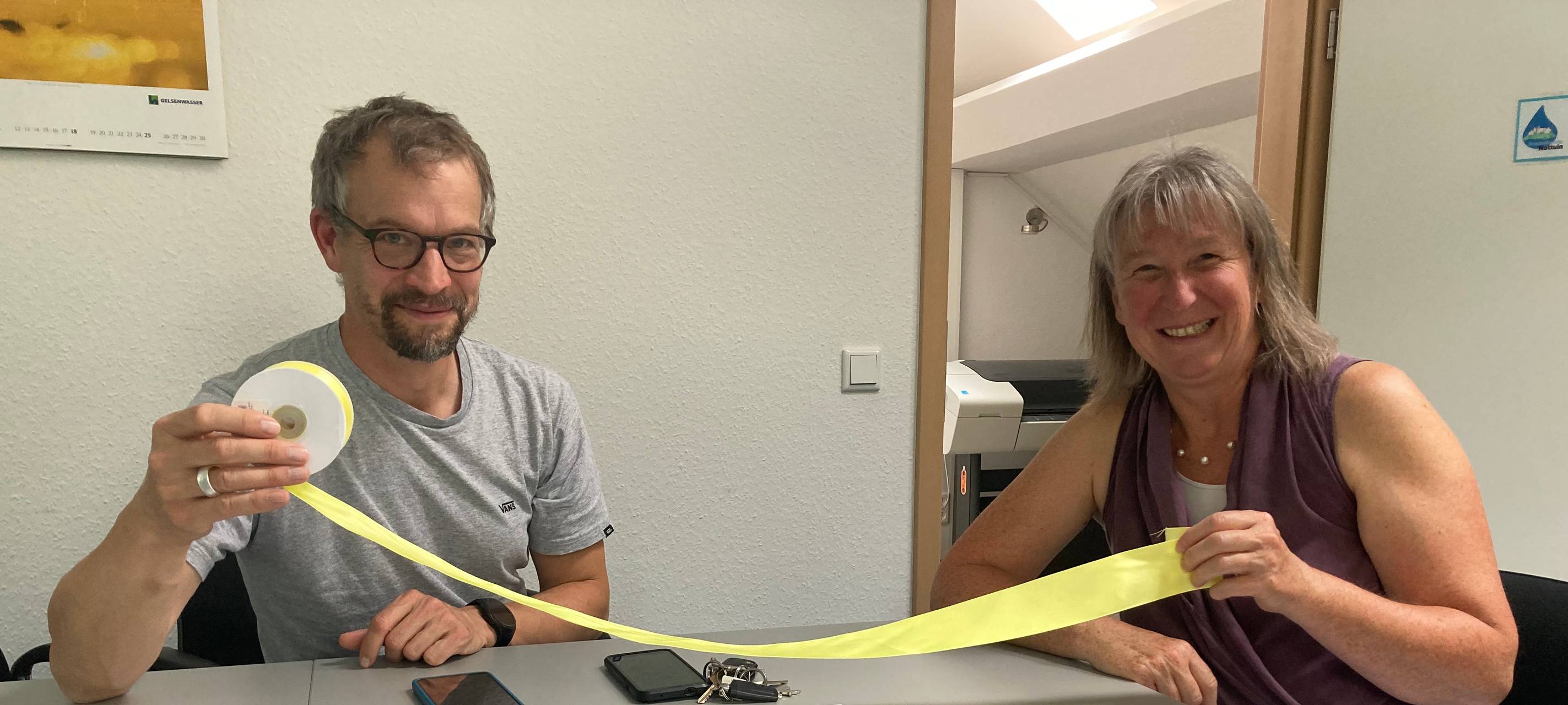 NOTTULN: Gelbe Bänder an Obstbäumen