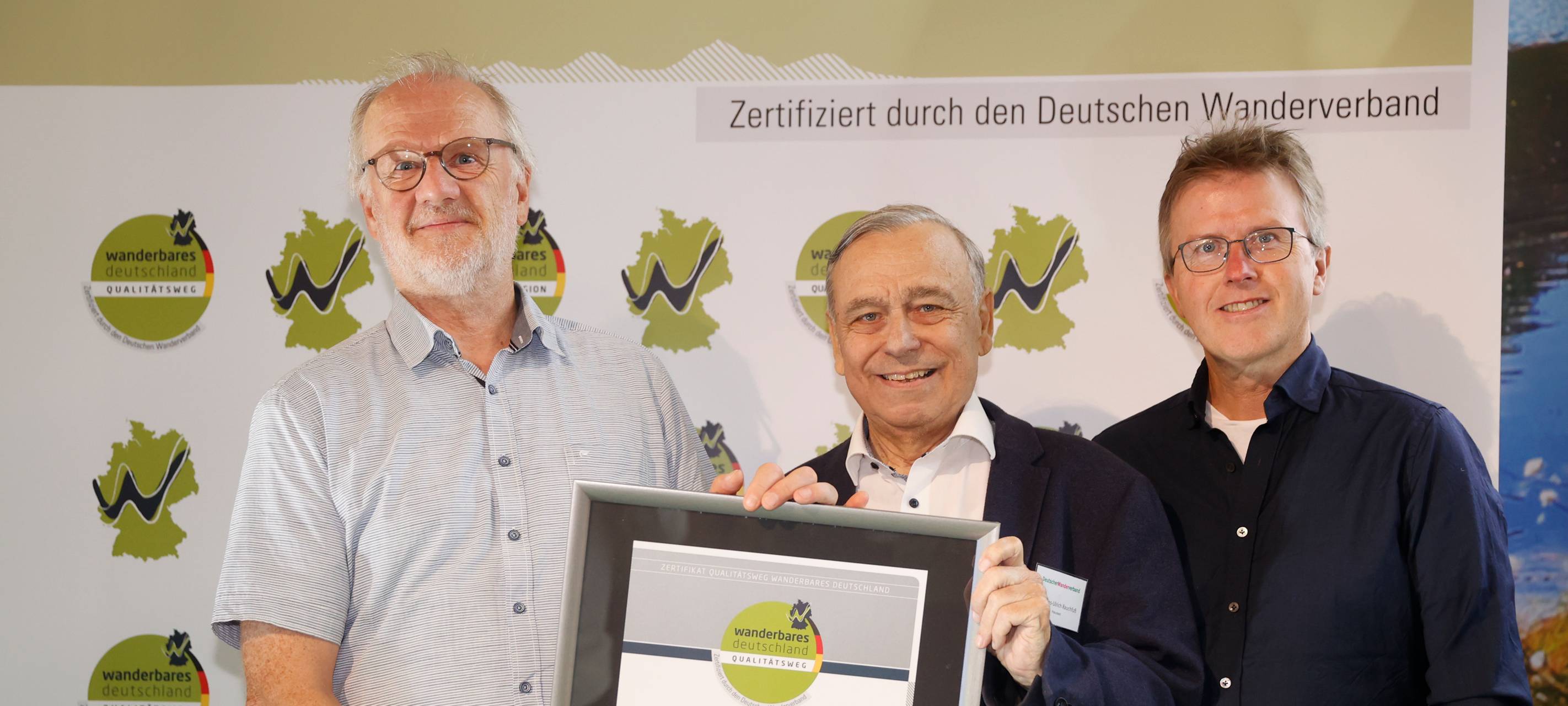 BAUMBERGE: Wanderweg ausgezeichnet